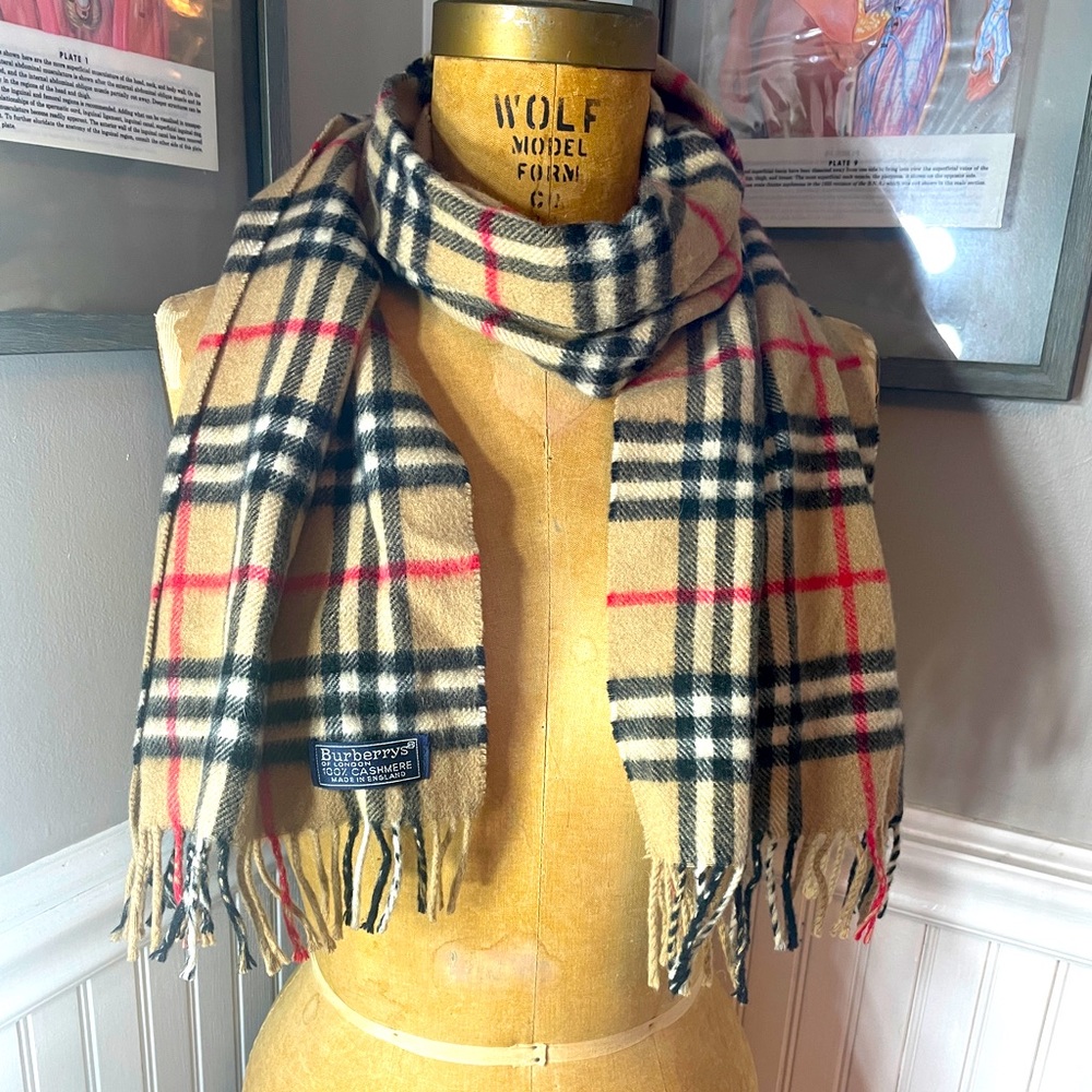 Vintage 💯% Authentic Burberry of London Cashmere Nova Check Plaid Classic Scarf